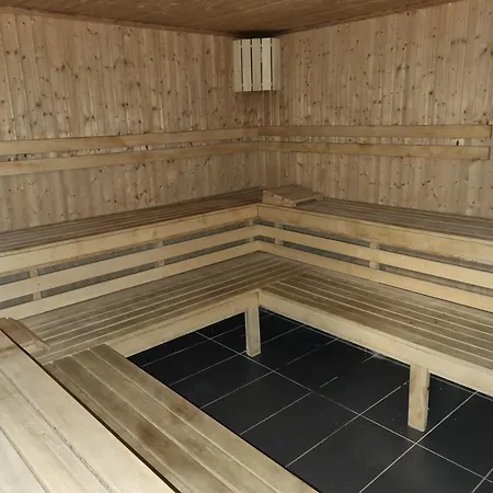 - With A Large Terrace And Direct Access To The Sea 公寓式酒店