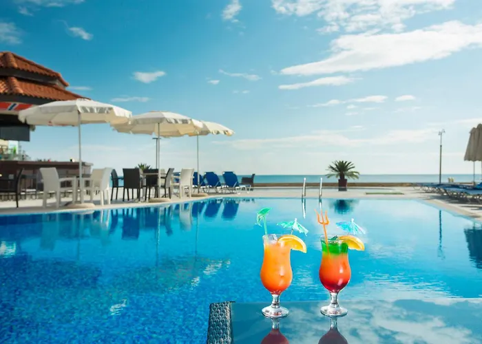 Apartahotel - With A Large Terrace And Direct Access To The Sea Obzor