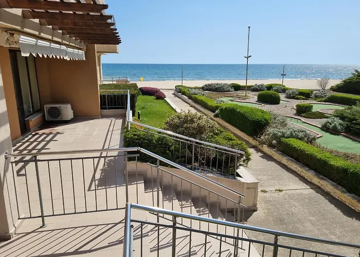 Apartahotel - With A Large Terrace And Direct Access To The Sea
