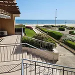 מלון דירות - With A Large Terrace And Direct Access To The Sea