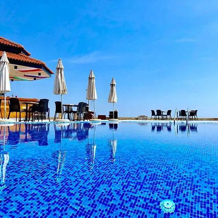 - With A Large Terrace And Direct Access To The Sea Lejlighedshotel Obzor