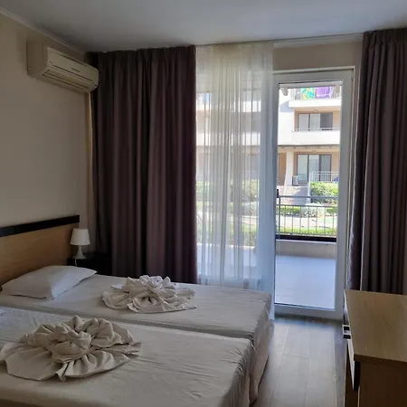 - With A Large Terrace And Direct Access To The Sea * Obzor