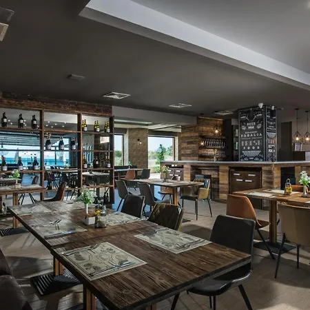 Aparthotel - With A Large Terrace And Direct Access To The Sea