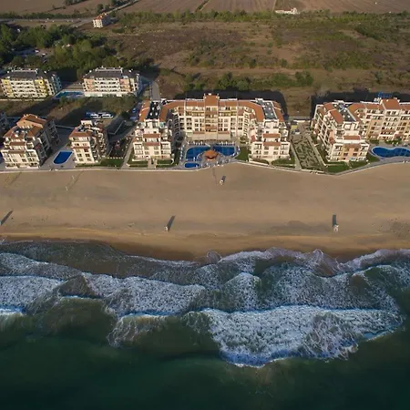 Hotel de apartamente - With A Large Terrace And Direct Access To The Sea *