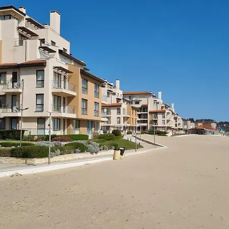- With A Large Terrace And Direct Access To The Sea * אובזור
